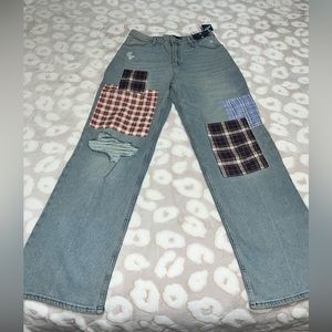 Hollister Women’s Ultra High Rise Dad Jean - NWT, patched & distressed details